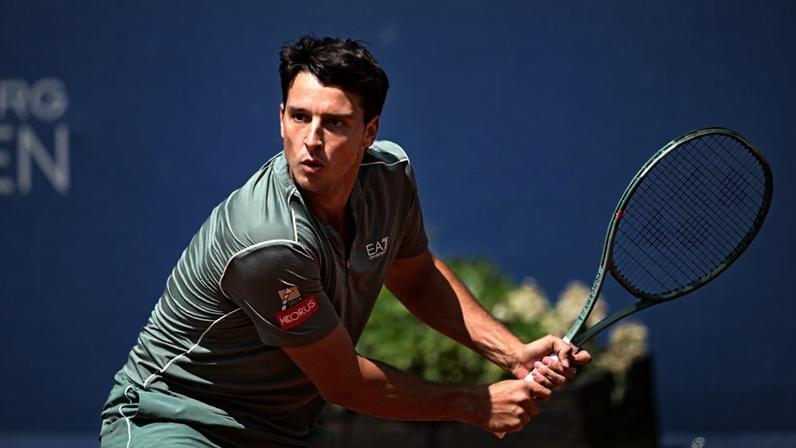Darderi mantém embalo e encara De Minaur em Hamburgo