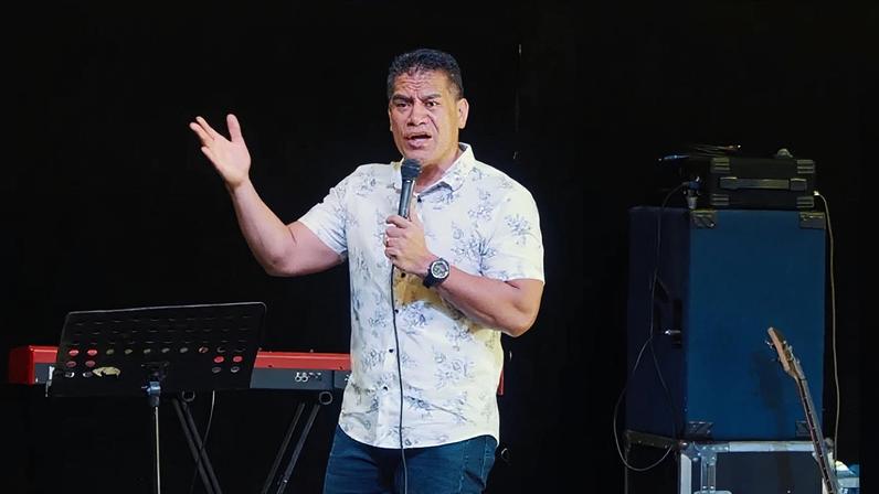 Igreja afirma que Jesus participou do culto e entregou coroas