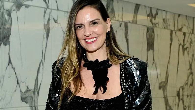 Esposa de Faustão prestigia festa de 50 anos de Ticiane Pinheiro