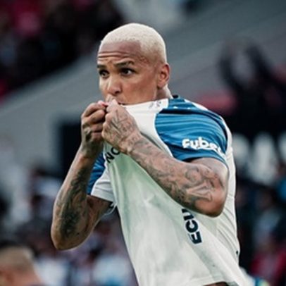 Deyverson marca gol e garante vitória da LDU no Campeonato Equatoriano