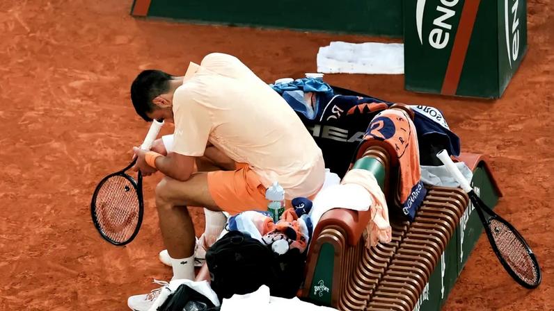 O sérvio Novak Djokovic foi derrotado por João Fonseca na terceira rodada de Roland Garros