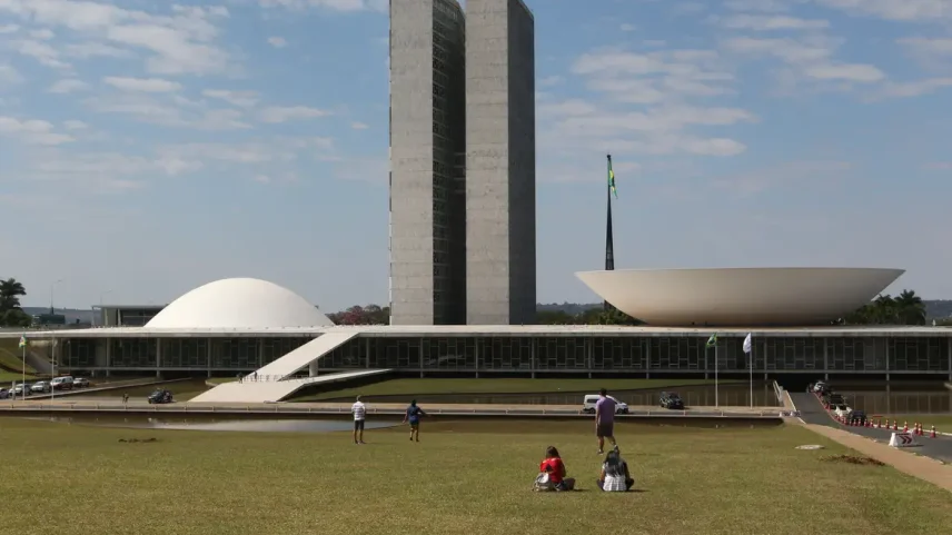 STF suspende Lei da Dosimetria e intensifica disputa política