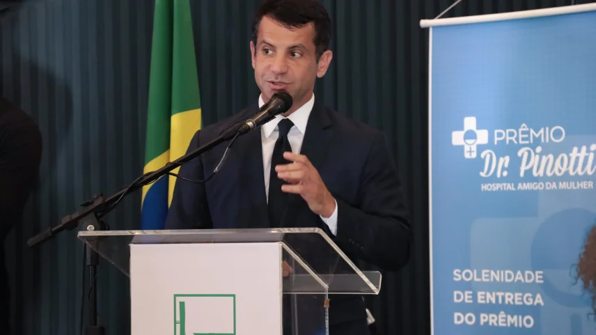 PP e União Brasil apoiam PEC que encerra a escala 6x1