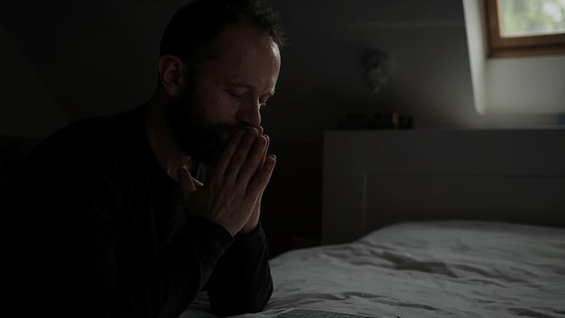 Tomé, o Duvidoso, questiona a ressurreição de Jesus e busca provas.
