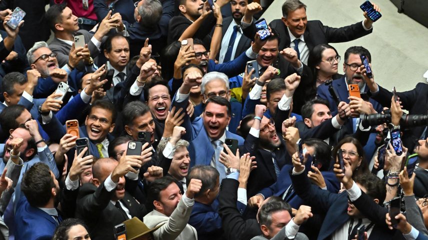 Políticos de oposição buscam novos cargos em 2026: perfis em foco