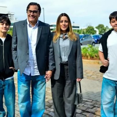 Luciano Szafir leva esposa e filhos ao desfile da filha Sasha com Xuxa