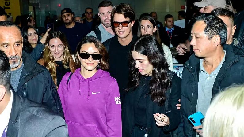 Nicholas Galitzine e Camila Mendes — Foto: Eduardo Martins | Brazil News