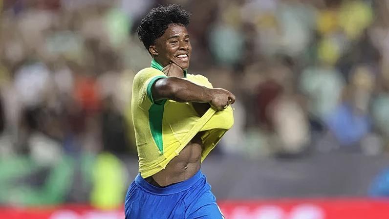 Endrick comemorando o gol da vitória do Brasil sobre o México em amistoso