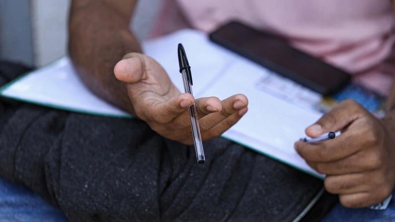 Candidatos comparecem a local de prova para realização do segundo dia do Exame Nacional do Ensino Médio (Enem) 2025. Foto: Marcelo Camargo/Agência Brasil