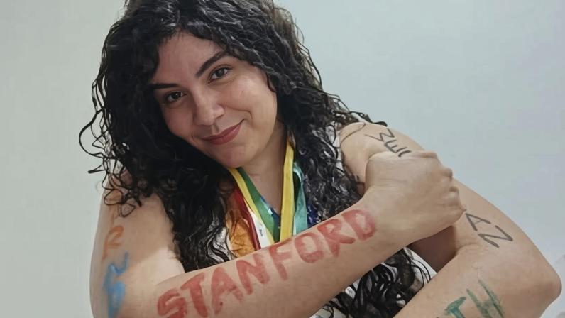 Jovem da comunidade do RJ é aprovada em Stanford e mais quatro universidades