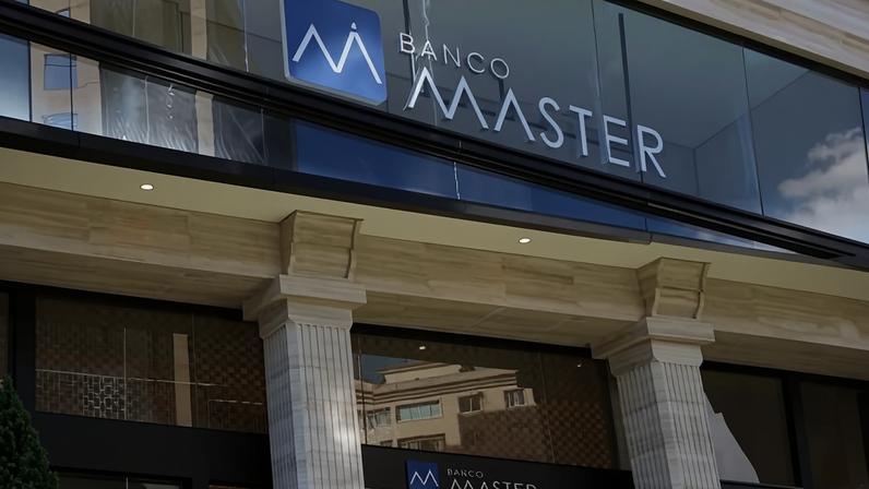 Fachada do Banco Master na rua Elvira Ferraz em Itaim Bibi, em São Paulo