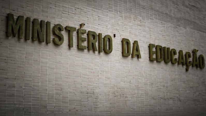 Formação de professores a distância apresenta desempenho 53,1% inferior