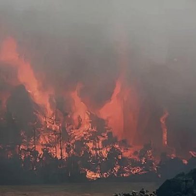Incêndio de charneca de quatro dias é o primeiro megaincêndio do Reino Unido