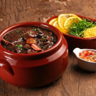 Seis receitas de feijoada fáceis para um almoço de sábado