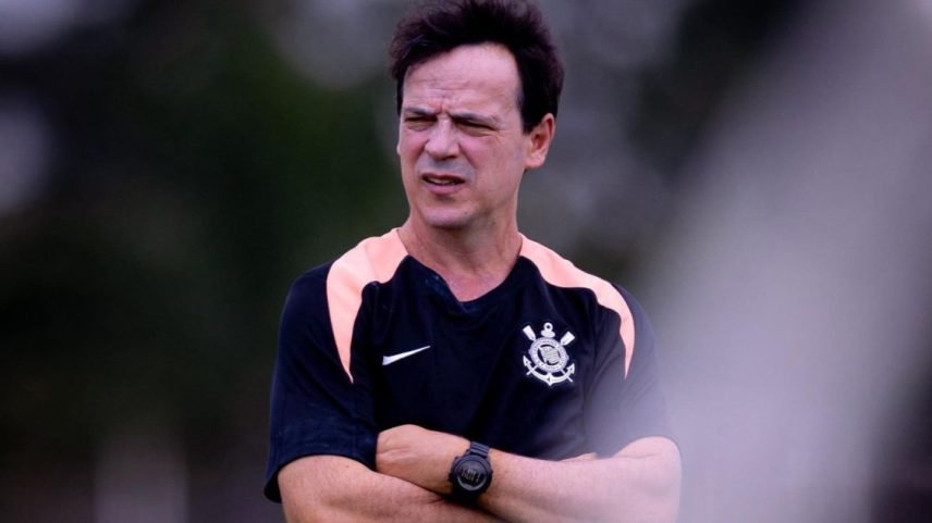 Polêmica de arbitragem marca pior atuação do Corinthians sob Diniz