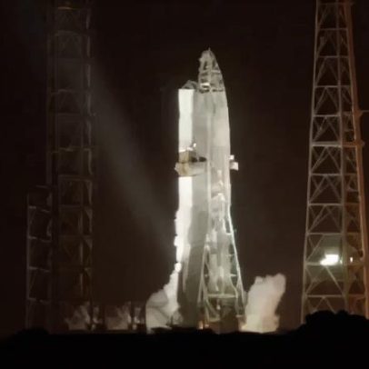 Foguete espacial de Jeff Bezos explode em grande bola de fogo