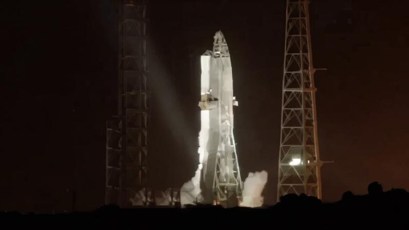 Foguete espacial de Jeff Bezos explode em grande bola de fogo