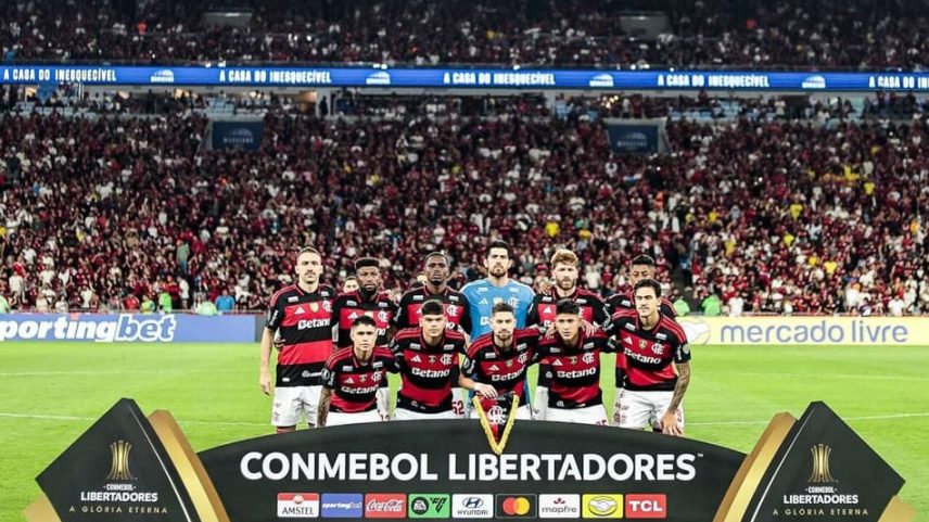Time do Flamengo perfilado antes de duelo com o Estudiantes pela Libertadores (Foto: Gilvan de Souza/Flamengo)