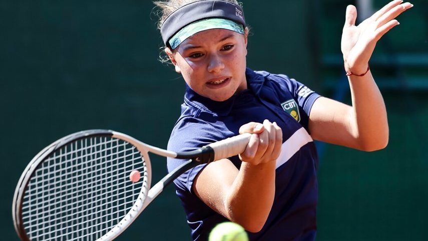 Henrique Vialle e Flavia Souza disputam finais de ITF juvenil