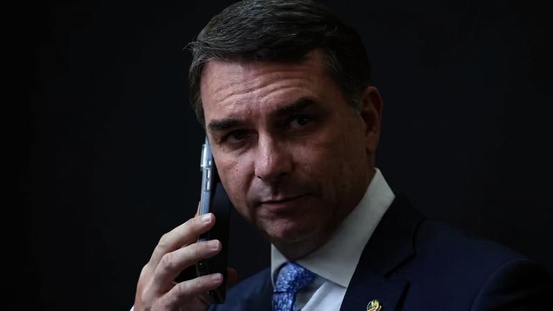 Flávio Bolsonaro encontra Daniel Vorcaro e o futuro da delação do banqueiro