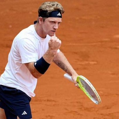 Fokina vence em maratona de quatro horas na estreia; Khachanov confirma