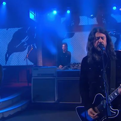 Foo Fighters estreiam faixa Window no programa Colbert