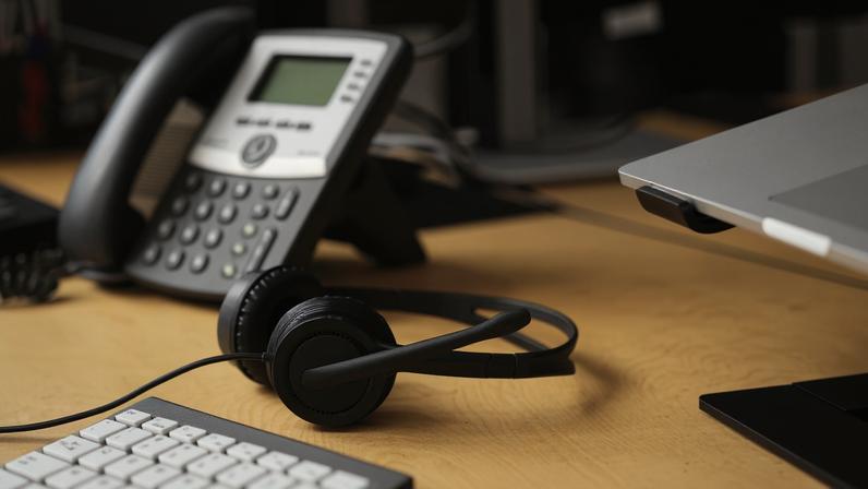 TELEMARKETING; MARKETING; CENTRAL; LIGAÇÕES; TELEFONES; ATENDIMENTO. Foto: Freepik