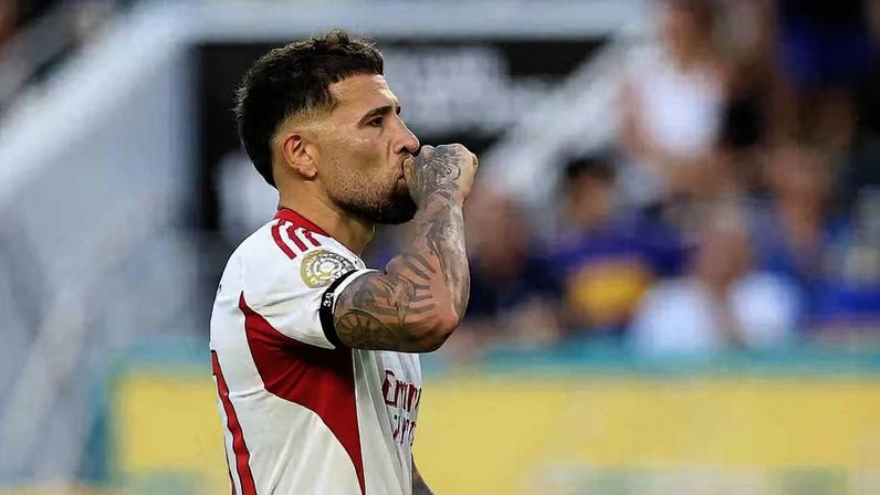 Otamendi em ação com a camisa do Benfica — Foto: Hector Vivas/FIFA/Getty Images