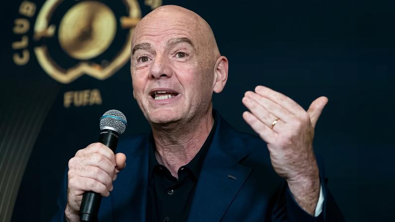 Presidente da Fifa relembra dia em que conheceu Pelé