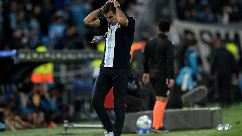 Gustavo Costas, técnico do Racing, lamenta eliminação diante do Flamengo na Libertadores de 2025 — Foto: Marcelo Endelli/Getty Images