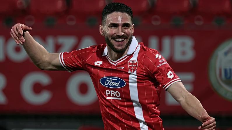 Paulo Azzi comemora gol do Monza na Série B — Foto: Getty Images