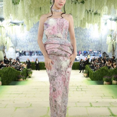 Jisoo do BLACKPINK estreia no Met Gala 2026 com vestido Dior exclusivo