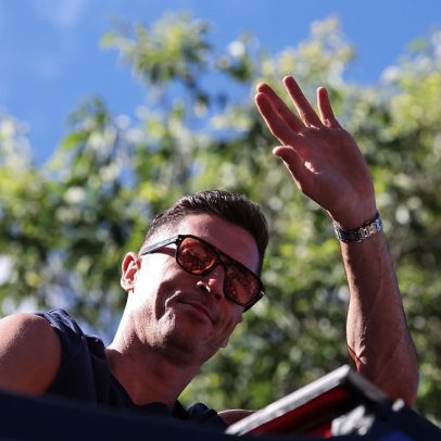 Lewandowski anuncia saída do Barcelona e segue em frente