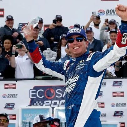 Bicampeão da NASCAR morre por complicações de pneumonia