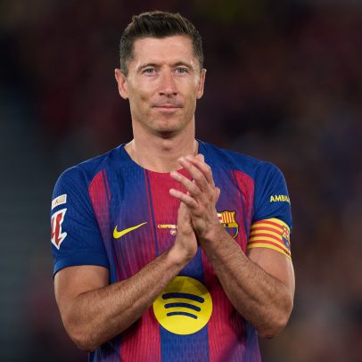 Flick admite dificuldade em substituir Lewandowski após saída do Barcelona