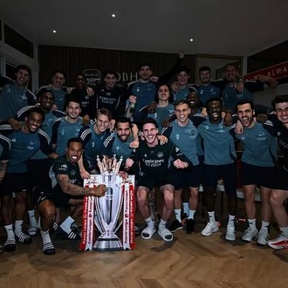 Arsenal conquista a Premier League com defesa sólida e ataque versátil