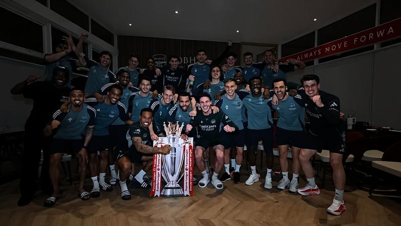 Arsenal conquista a Premier League com defesa sólida e ataque versátil