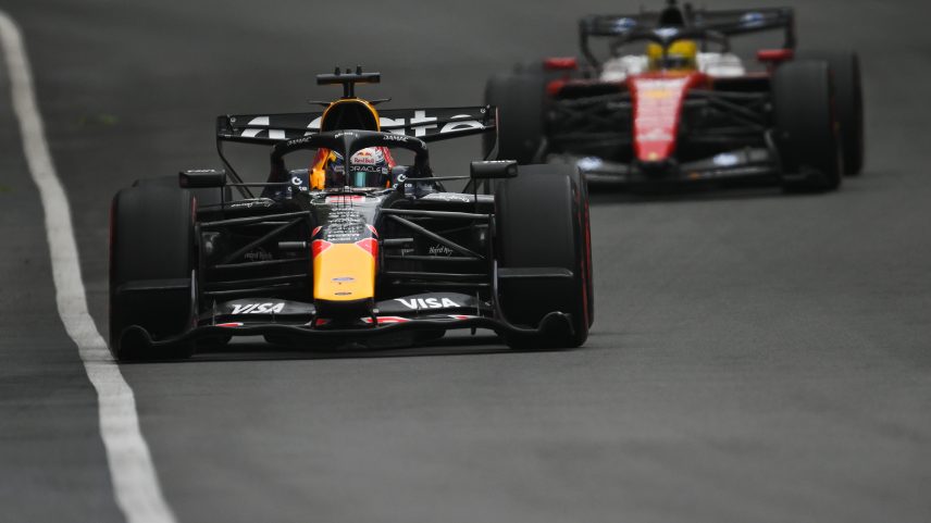 Lewis Hamilton celebra pódio no GP do Canadá da F1 em 2026 — Foto: Sona Maleterova/Getty Images