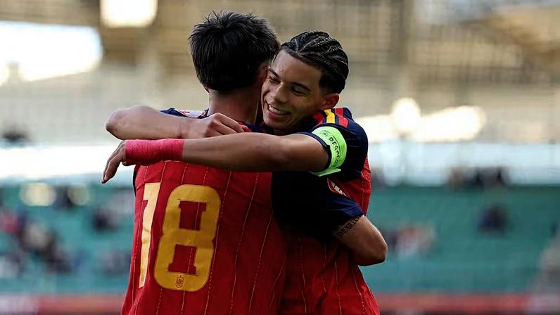 Filho de Marcelo marca gol pela Espanha Sub-17 — Foto: Getty Images
