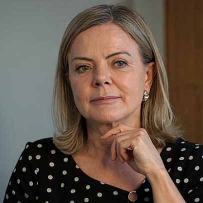 Gleisi Hoffmann afirma que candidatura de Flávio Bolsonaro se tornou tóxica