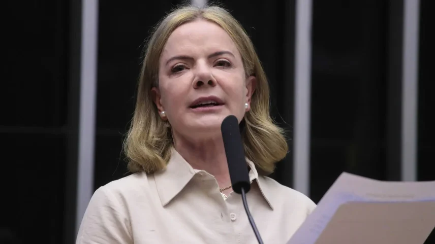 Gleisi afirmou que Alcolumbre não se comportou como presidente do Congresso, mas sim como um "líder partidário" na rejeição de Messias. (Foto: Kayo Magalhães/Câmara dos Deputados)