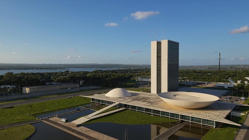 Congresso derruba veto de Lula e permite doações em campanhas