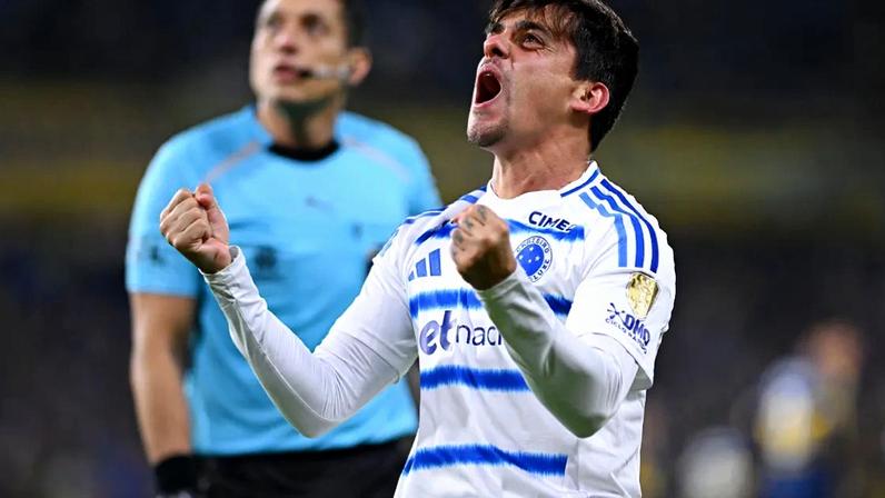 Fagner volta a marcar após cinco anos no duelo Boca Juniors x Cruzeiro