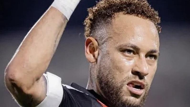 Depois de pedir convocação de Neymar, atacante perde vaga para jogador do Santos