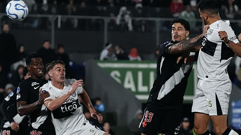 Vasco leva virada do Olimpia e perde chance na Sul-Americana