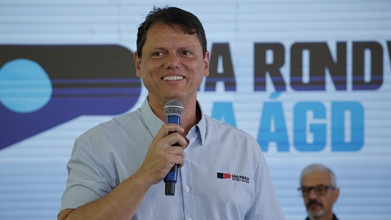 Governador de Sâo Paulo, Tarcísio de Freitas, durante agenda em Itapecerica da Serra
