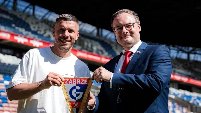 Podolski vira dono do clube onde joga e anuncia aposentadoria