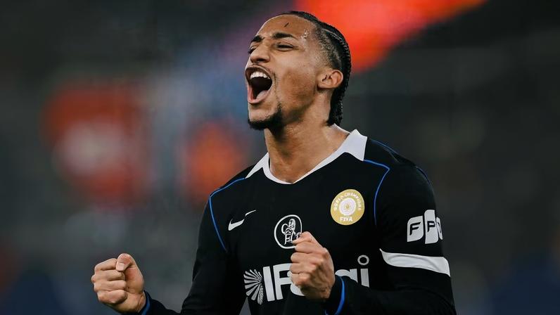 João Pedro é eleito jogador da temporada pelo Chelsea, mesmo fora da Copa