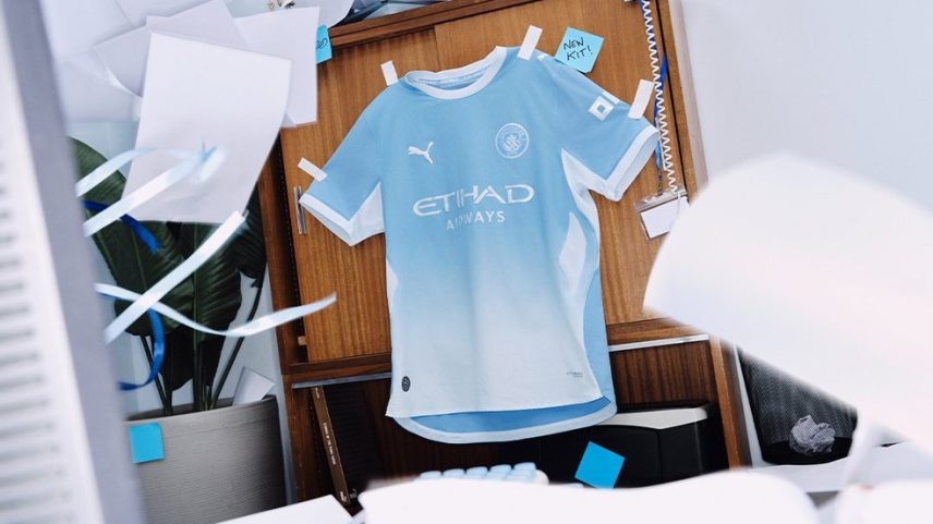 Manchester City apresenta nova camisa para a próxima temporada