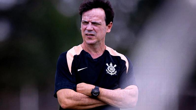 Ataque vira dor de cabeça de Diniz no Corinthians e obsessão marca início do trabalho